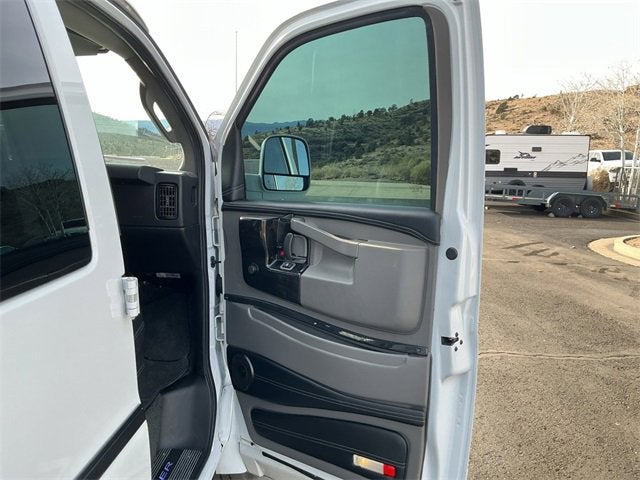 2021 Chevrolet Express Passenger 2500 1LS