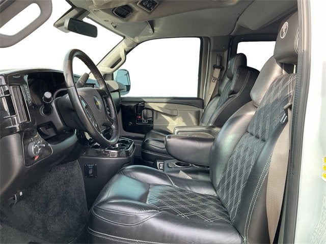 2021 Chevrolet Express Passenger 2500 1LS