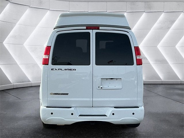 2021 Chevrolet Express Passenger 2500 1LS